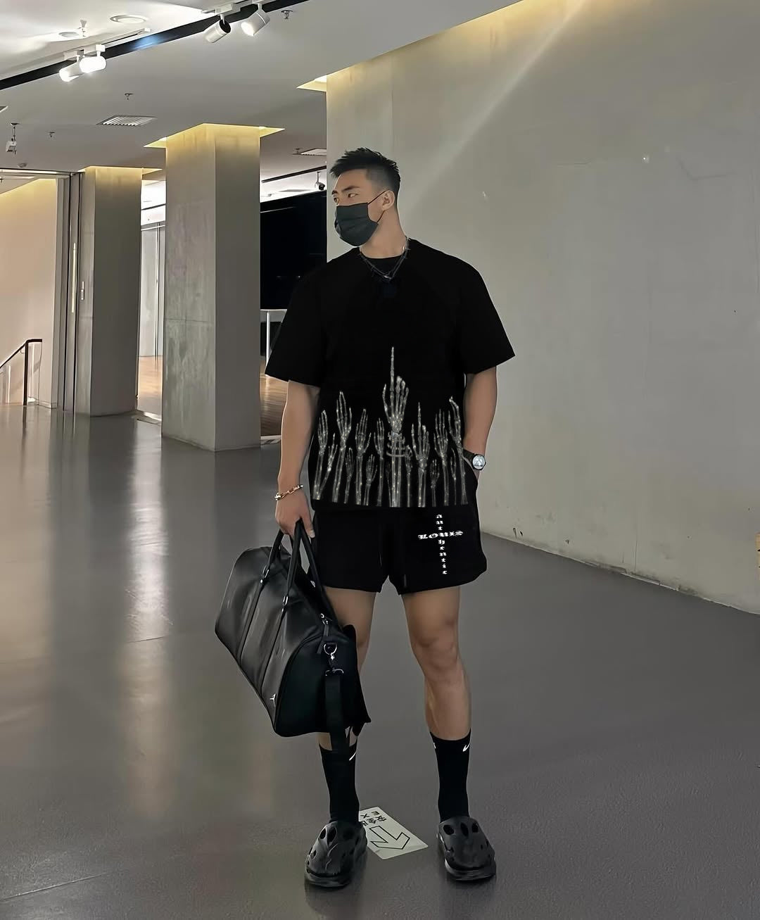 Áo Hands of Rebellion