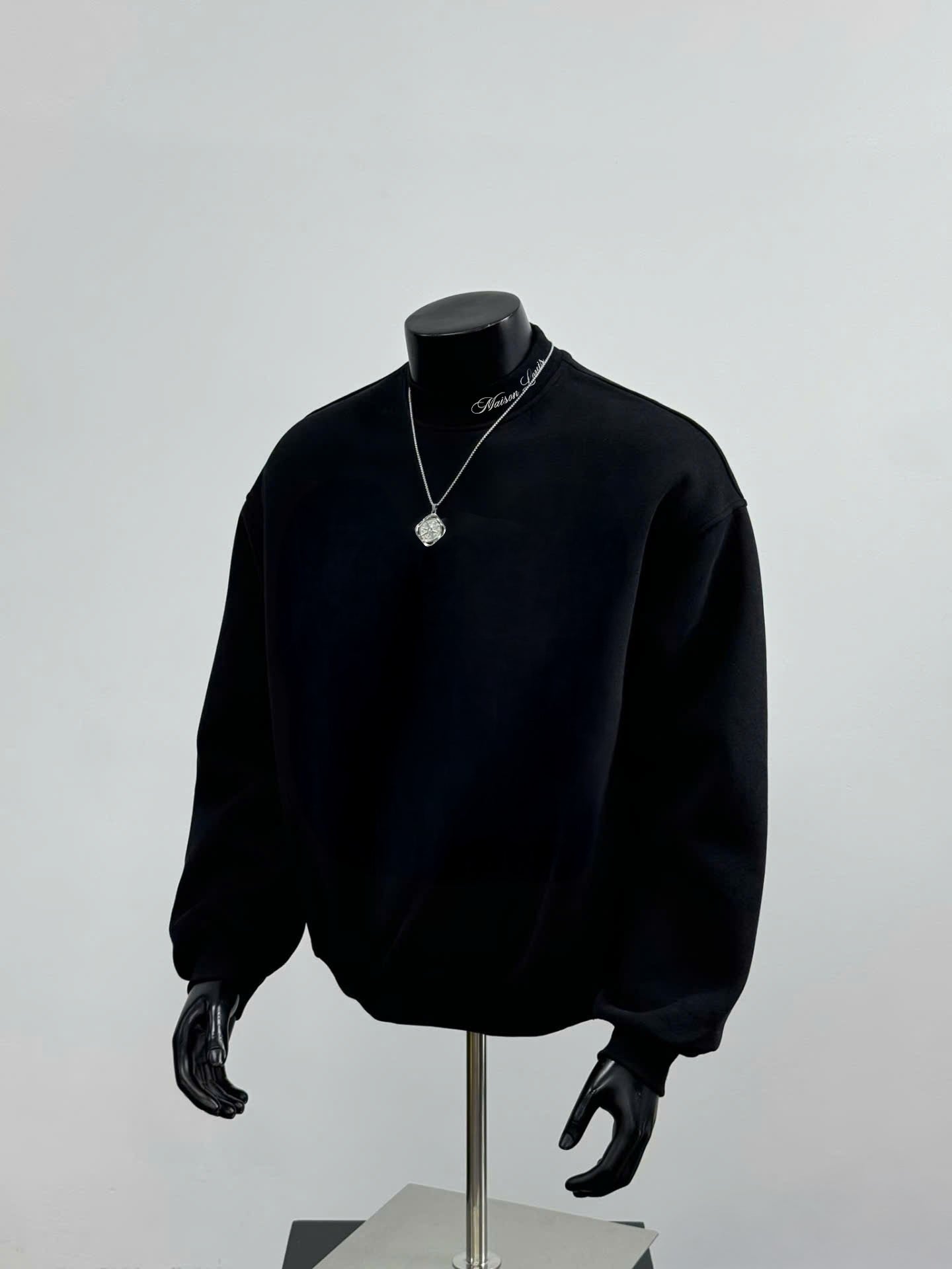 Sweater - WT010 Daisy Black